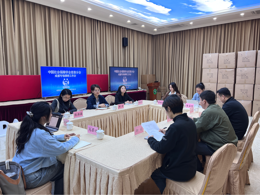 重庆时时彩官网
社工所师生赴成都大熊猫繁育研究基金会开展课题调研
